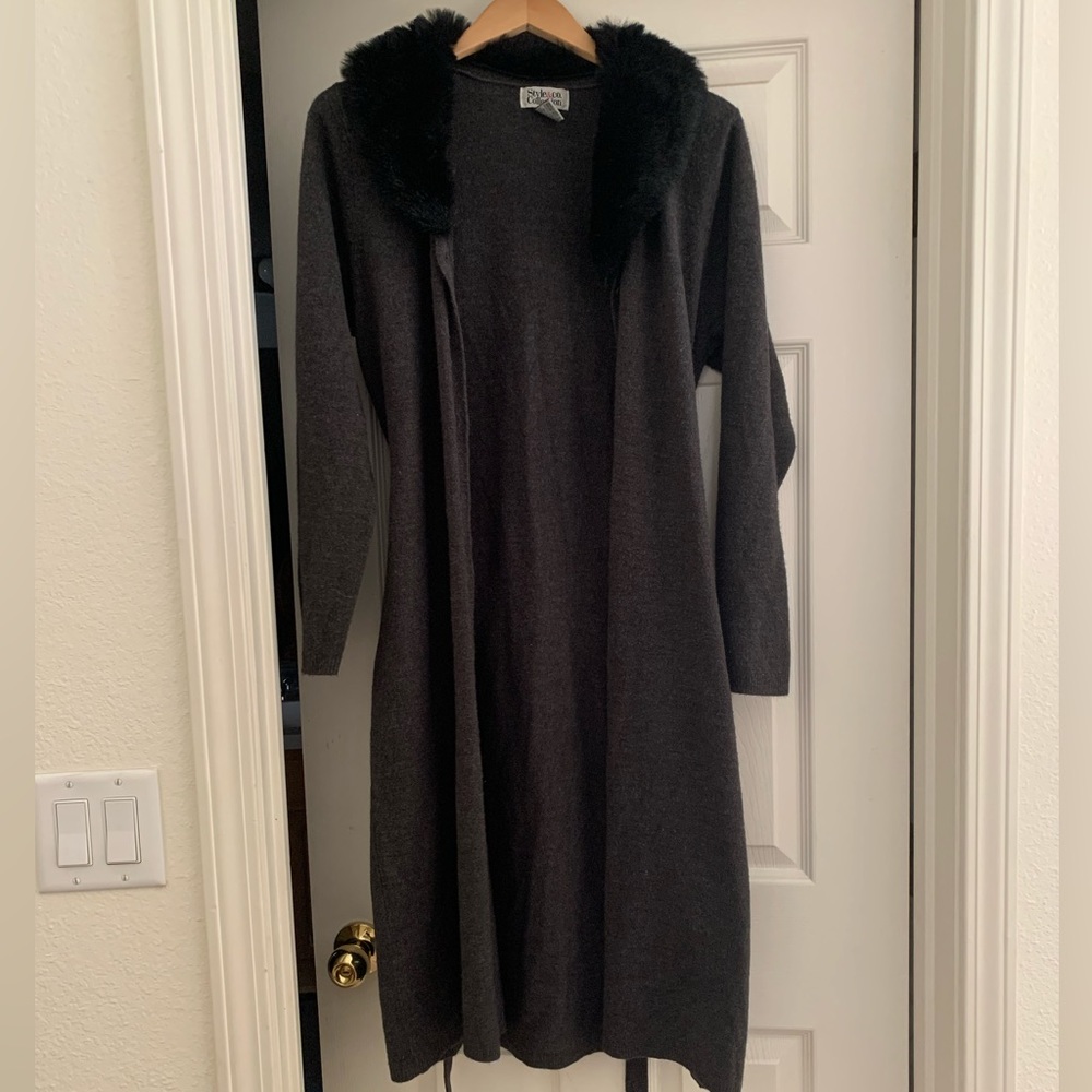 Vintage long cardigan with fur collar